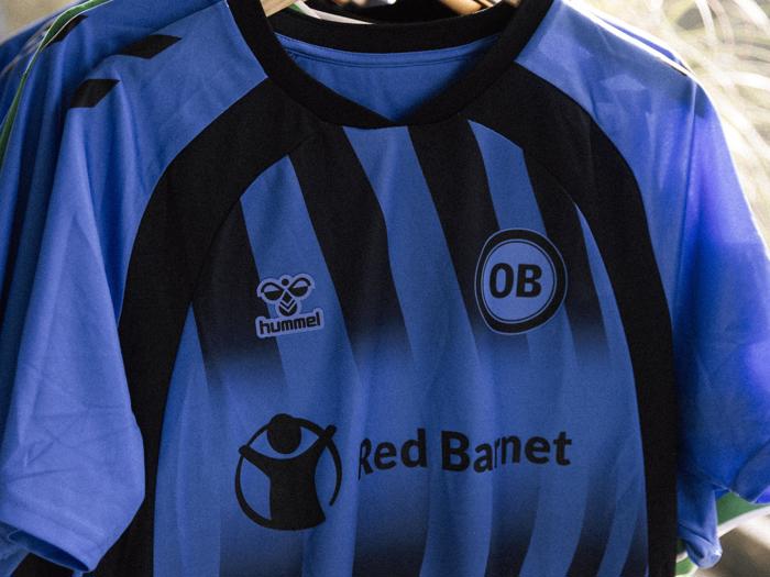 Fiete Arps matchworn Andersen Forever-trøje, solgt på auktion for over 3.200 kr. til fordel for Red Barnets landsindsamling
